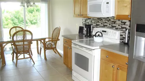 Kitchen - 11774 Tempest Harbor Loop, Venice, FL 34292 photo 4 of 5