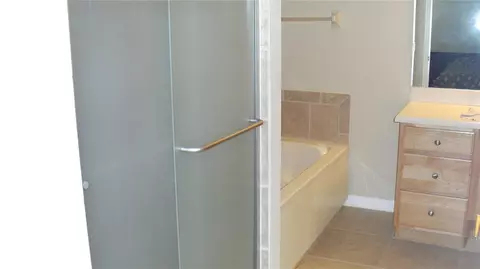 Bath - 11774 Tempest Harbor Loop, Venice, FL 34292 photo 2 of 5