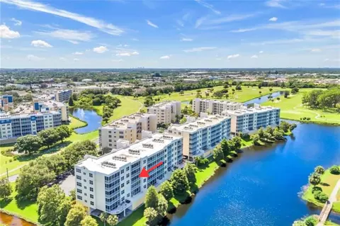 1200 Country Club Dr #6305, Largo, FL 33771