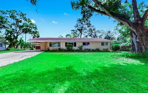 406 2nd St SW, Ruskin, FL 33570