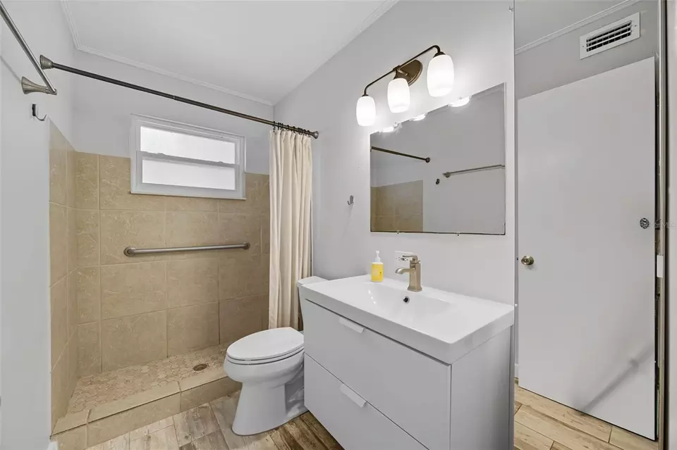 Bath - 6236 S Martindale Ave, Tampa, FL 33611 photo 1 of 1