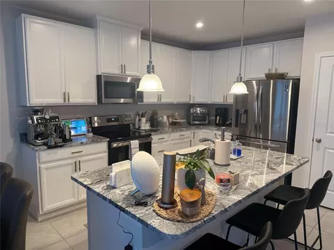 Kitchen - 10516 Daybreak Gln, Parrish, FL 34219 photo 2 of 3