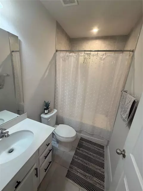 Bath - 10516 Daybreak Gln, Parrish, FL 34219 photo 4 of 4
