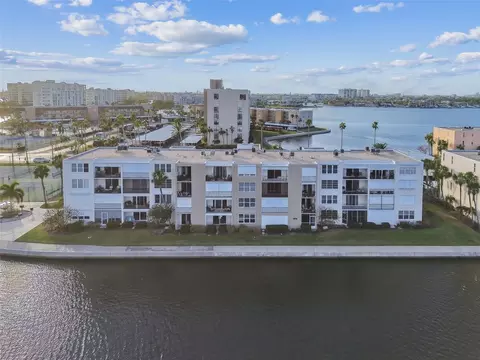 7625 Sun Island Dr S #305, South Pasadena, FL 33707