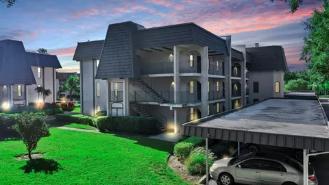 8799 Bardmoor Blvd #205, Seminole, FL 33777