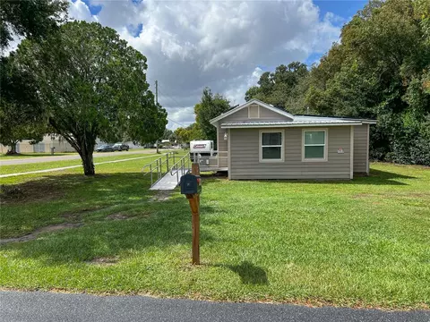 5811 11th St, Zephyrhills, FL 33542