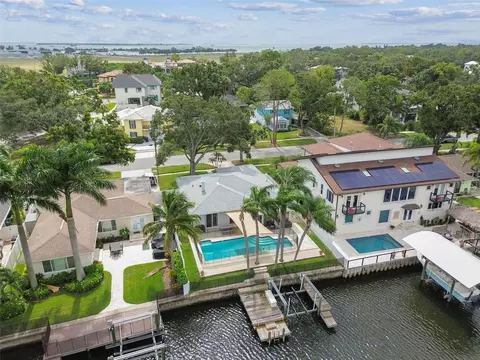 642 Geneva Pl, Tampa, FL 33606