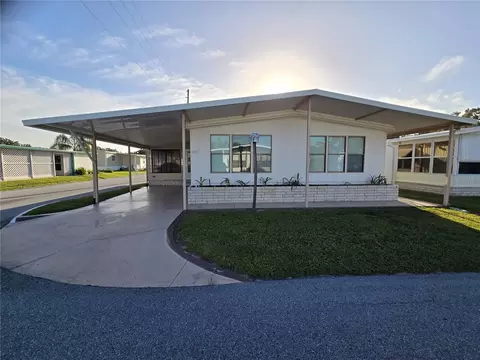 6252 Friendship Ln, Zephyrhills, FL 33542