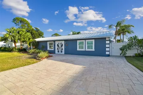 8708 Thornwood Ln, Tampa, FL 33615