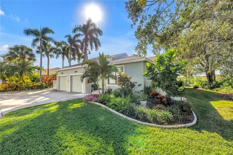956 San Carlos Ct NE, Saint Petersburg, FL 33702