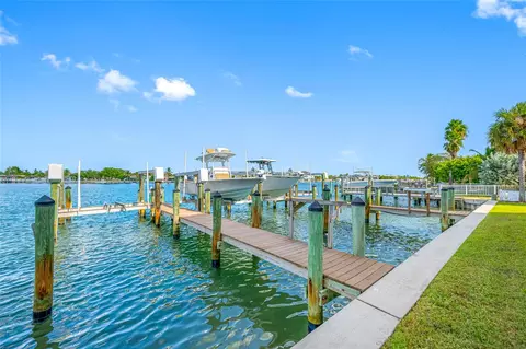 8575 Sunset Ct, Treasure Island, FL 33706