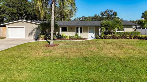 505 E Lake Dr, Sarasota, FL 34232