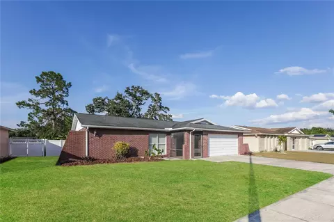2216 Valleybrook Ave, Valrico, FL 33594