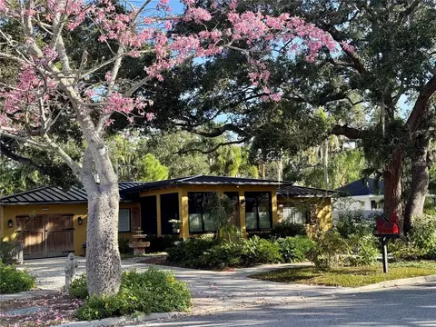 266 Lyndhurst St, Dunedin, FL 34698