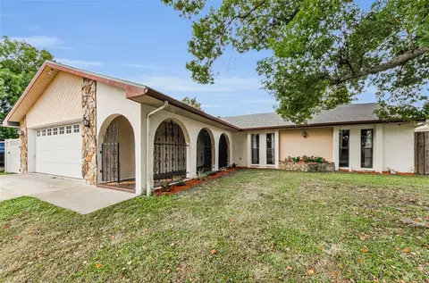 8329 Broken Willow Ln, Port Richey, FL 34668