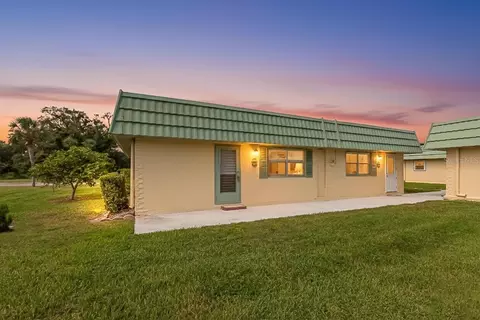 102 Cambridge Trl #217, Sun City Center, FL 33573