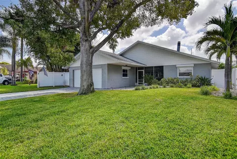 9084 76th Ave, Seminole, FL 33777