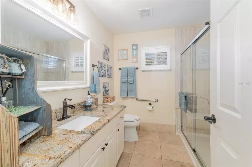 Bath - 11284 SW 139th Pl, Dunnellon, FL 34432 photo 3 of 3