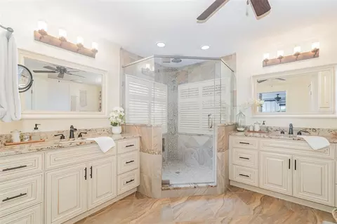 Bath - 11284 SW 139th Pl, Dunnellon, FL 34432 photo 1 of 3