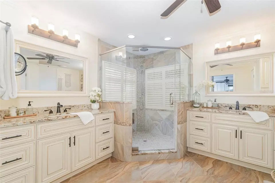 Bath - 11284 SW 139th Pl, Dunnellon, FL 34432 photo 1 of 3