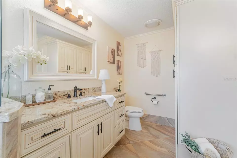 Bath - 11284 SW 139th Pl, Dunnellon, FL 34432 photo 2 of 3