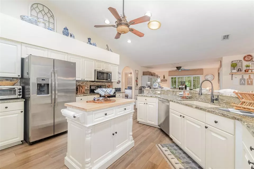Kitchen - 11284 SW 139th Pl, Dunnellon, FL 34432 photo 2 of 2