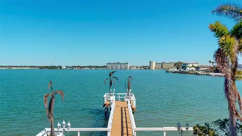 15417 2nd St E, Madeira Beach, FL 33708