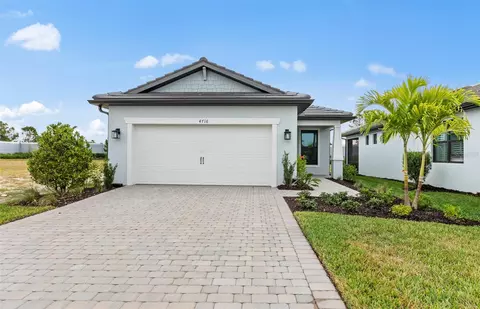 4716 Blue Star Ct, North Port, FL 34289