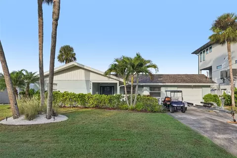3956 Shore Acres Blvd NE, Saint Petersburg, FL 33703