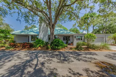 10425 Longwood Dr, Seminole, FL 33777