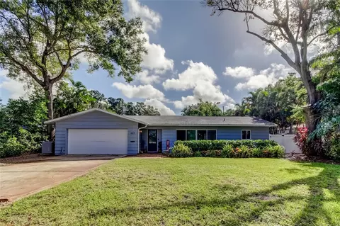 227 Palm Ln N, Saint Petersburg, FL 33710