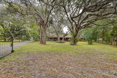 11231 Tenoaks Dr, Hudson, FL 34669