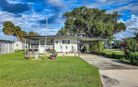 5316 Comanche St, Zephyrhills, FL 33542