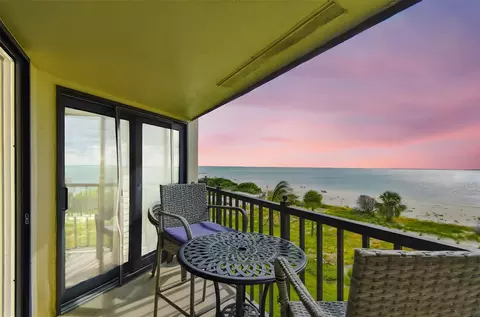 7532 Bayshore Dr #402, Treasure Island, FL 33706