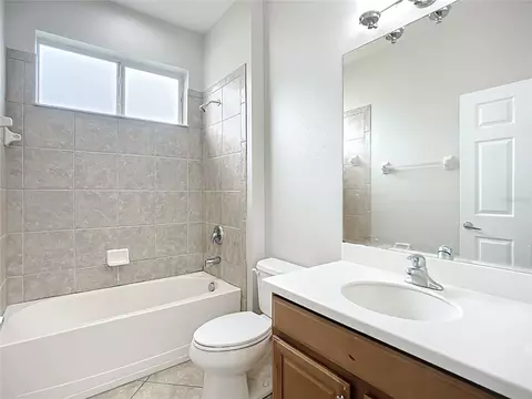 Bath - 11412 78th St E, Parrish, FL 34219 photo 7 of 7