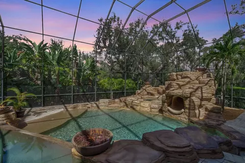 Exterior - 16220 Ternglade Dr, Lithia, FL 33547 photo 2 of 27
