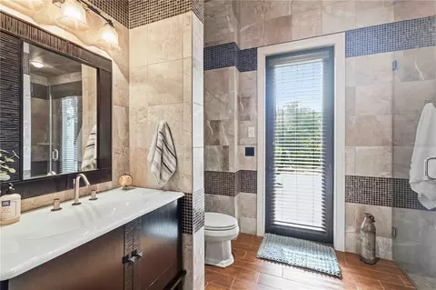 Bath - 16220 Ternglade Dr, Lithia, FL 33547 photo 4 of 9