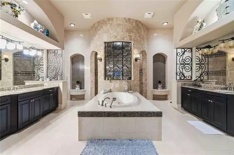 Bath - 16220 Ternglade Dr, Lithia, FL 33547 photo 1 of 9