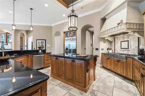 Kitchen - 16220 Ternglade Dr, Lithia, FL 33547 photo 2 of 7