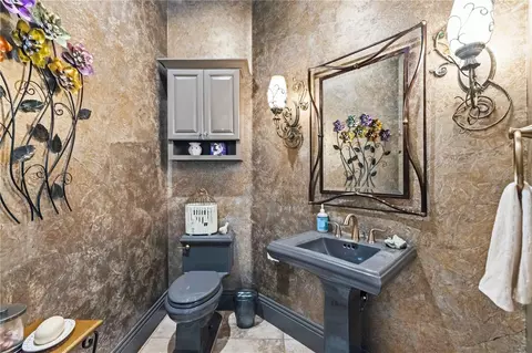 Bath - 16220 Ternglade Dr, Lithia, FL 33547 photo 7 of 9