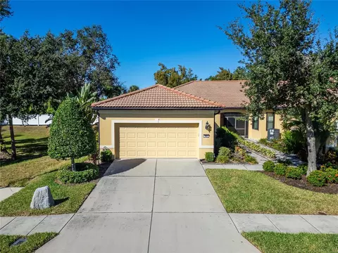 420 Cedar Falls Dr, Apollo Beach, FL 33572
