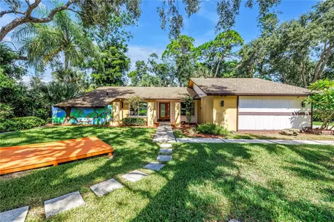 905 Serpentine Dr S, Saint Petersburg, FL 33705
