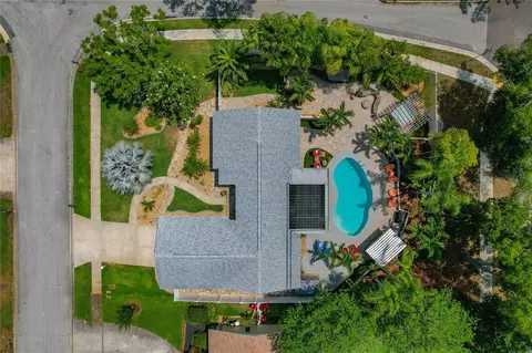 808 Rustic Oaks Dr, Palm Harbor, FL 34684