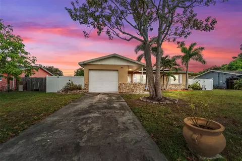 8593 Lantana Dr, Seminole, FL 33777