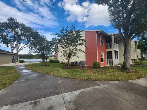 214 Lake Parsons Grn #101, Brandon, FL 33511