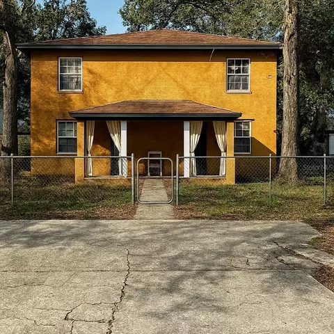 1210 E Seneca Ave, Tampa, FL 33612