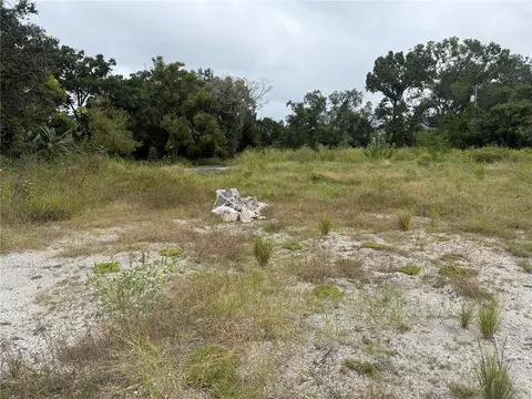 145 W Country Club Dr, Tampa, FL 33612