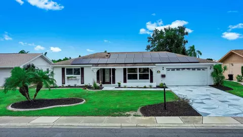 663 Allegheny Dr, Sun City Center, FL 33573