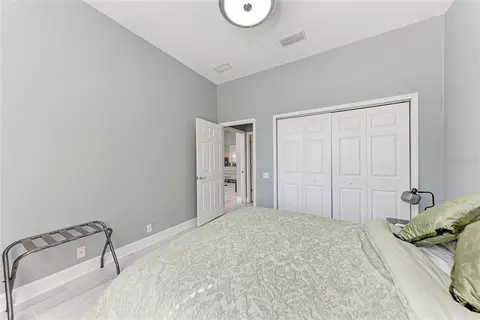 Bedroom - 5122 87th Ct E, Bradenton, FL 34211 photo 7 of 10