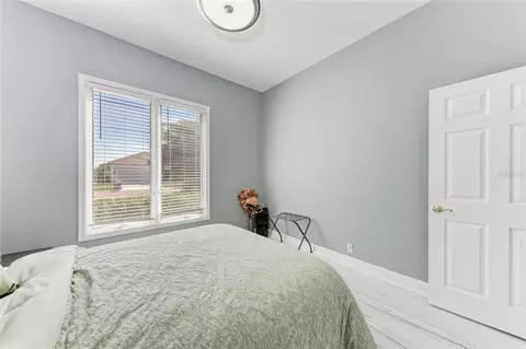 Bedroom - 5122 87th Ct E, Bradenton, FL 34211 photo 6 of 10